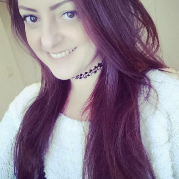 Meet your Posher, Julie! 🦄 - Picture 5 of 5